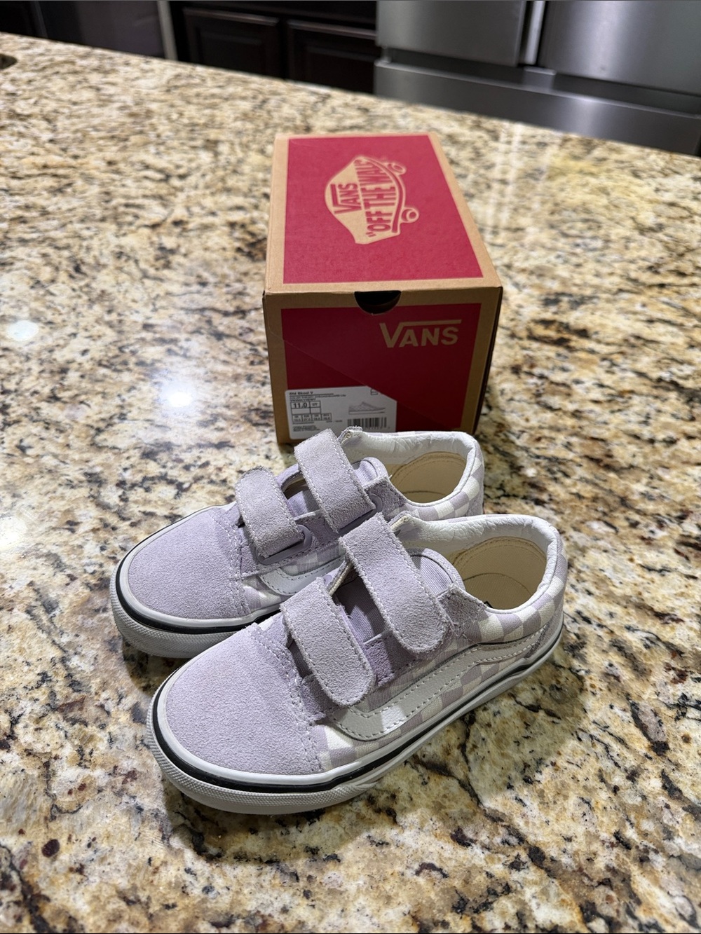 Vans Kids Low-Top Velcro Sneakers in Light Purple